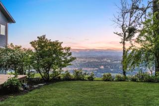Unbeatable Mountain and River Views pinpointstays - 2