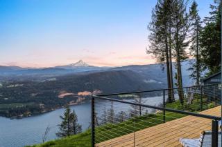 Unbeatable Mountain and River Views pinpointstays - 1