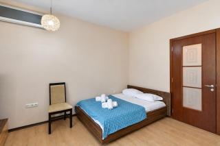 Budget central next to sea garden and beach - 0