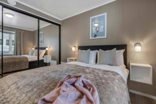 Modern 3-bedroom with private balcony and parking - 9