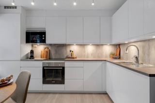 Modern 3-bedroom with private balcony and parking - 8