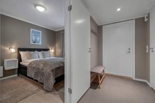 Modern 3-bedroom with private balcony and parking - 4