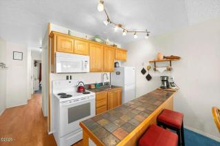 Stunning Beachfront Suite - Sleeps 4 - Second Floor - Pool and Sauna - 9