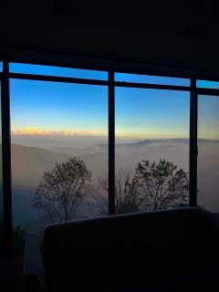 RockCliff Resort Sky Suite - Kashmir Point - 5 Min to GPO - 9