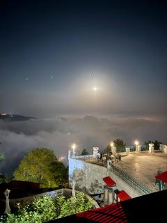 RockCliff Resort Sky Suite - Kashmir Point - 5 Min to GPO - 6