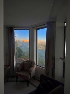 RockCliff Resort Sky Suite - Kashmir Point - 5 Min to GPO - 3