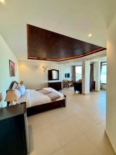 RockCliff Resort Sky Suite - Kashmir Point - 5 Min to GPO - 2