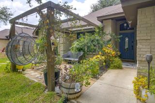 Near Shopping & Dining! Family Escape in McAllen - 0