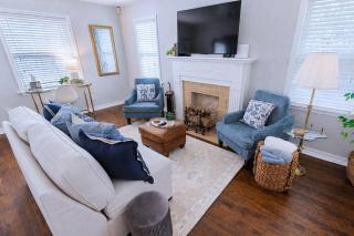 Clementine Cottage - By Fairgrounds, Kid Friendly, Sleeps 4 - 5