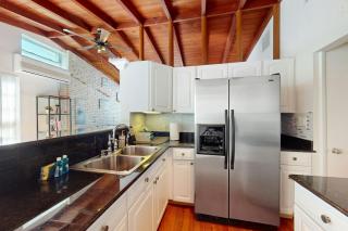 Hallandale Hideaway - 5