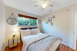 Hallandale Hideaway - 3