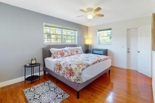 Hallandale Hideaway - 2