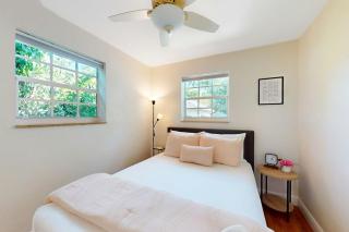 Hallandale Hideaway - 1