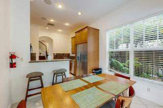 Pineapple Place - 5