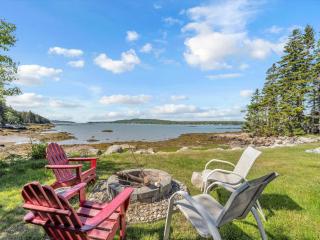 Oceanfront Island Cottage Close to Acadia - 9