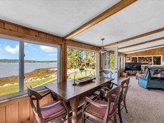 Oceanfront Island Cottage Close to Acadia - 7
