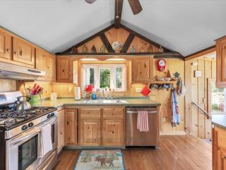 Oceanfront Island Cottage Close to Acadia - 2
