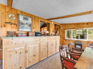 Oceanfront Island Cottage Close to Acadia - 3
