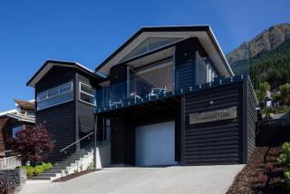 Mountain Vista - beautifully renovated home with spa pool - 5