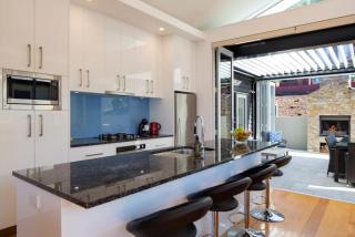Mountain Vista - beautifully renovated home with spa pool - 4