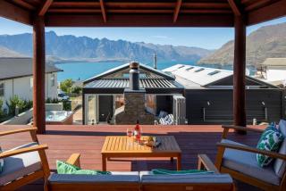 Mountain Vista - beautifully renovated home with spa pool - 2