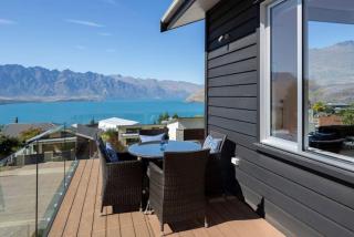 Mountain Vista - beautifully renovated home with spa pool - 1