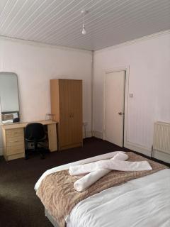 Prime Location 3 Bedroom Apartment - 7