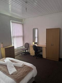 Prime Location 3 Bedroom Apartment - 6