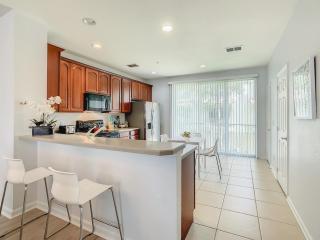 Stylish Vista Cay Townhome Near Conv. Ctr I-Dr. - 2