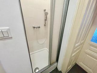 Long-Term Central Apartment near Metro - 9