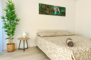 Modern Apartment with Balcony & Free Parking - 2