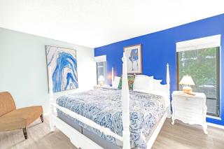 Private Patio, Walk to All! 5min- Siesta Keys Best Beach, 1min- Shopping Dining & Entertainment! - 7