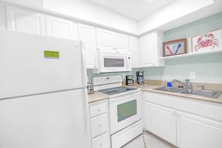 Private Patio, Walk to All! 5min- Siesta Keys Best Beach, 1min- Shopping Dining & Entertainment! - 6