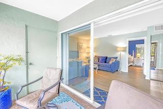 Private Patio, Walk to All! 5min- Siesta Keys Best Beach, 1min- Shopping Dining & Entertainment! - 3