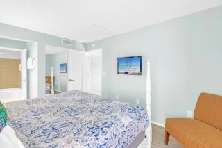 Private Patio, Walk to All! 5min- Siesta Keys Best Beach, 1min- Shopping Dining & Entertainment! - 1