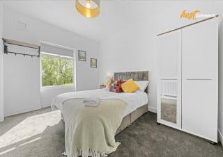 3BR Home in Glasgow Sleeps 6 with Parking - Glasgow - 2