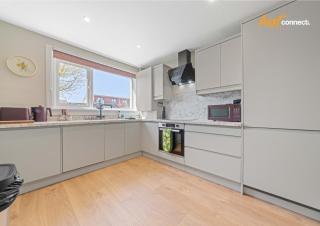 2 Bed Sleeps 4 in Dunfermline - 5
