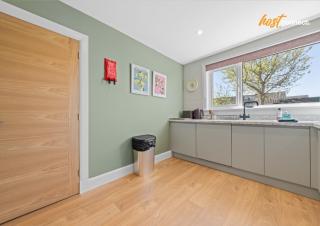 2 Bed Sleeps 4 in Dunfermline - 6