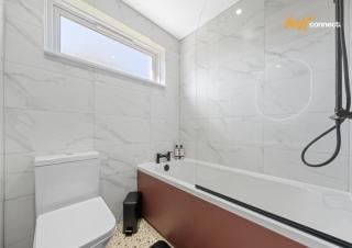 2 Bed Sleeps 4 in Dunfermline - 3