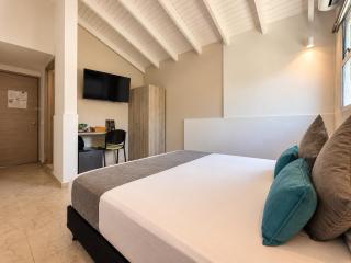 Hotel 12 Nights - 7