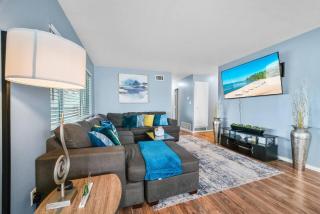 Spacious 3BR Escape Pool, Spa & Private Theater - 1