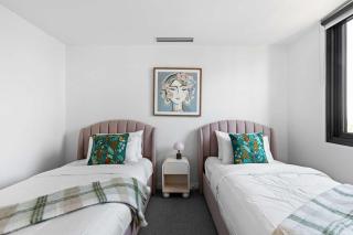 Cityscape 901, Top-Floor City View, Brunswick 3BR - Melbourne - 1