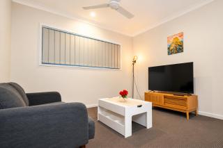 Modern Park Ridge Haven – Perfect for Families! - Holiday Home - Holiday Home - 9
