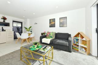 Spacious 2BR Townhouse with Yard Wilmer Street - 9