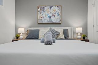 1BHK Close to Airport Comfortable & Stylish - 6