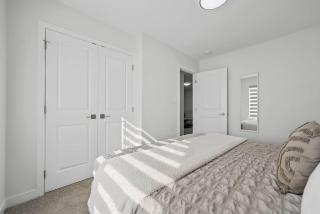 3BHK, Garage Parking, 2 Living room, Self check in - 4