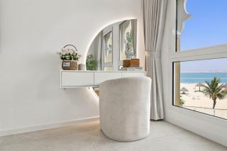 Newly Renovated 5 Star Luxury Beach Escape - 1