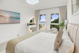 Newly Renovated 5 Star Luxury Beach Escape - 8