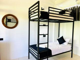 Mich's Surf Villa & Hostel - 4