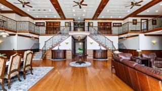 The Lake Ellis Lodge by AvantStay - 2